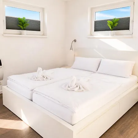 Holiday home Floatinghouse Wollin Kroslin